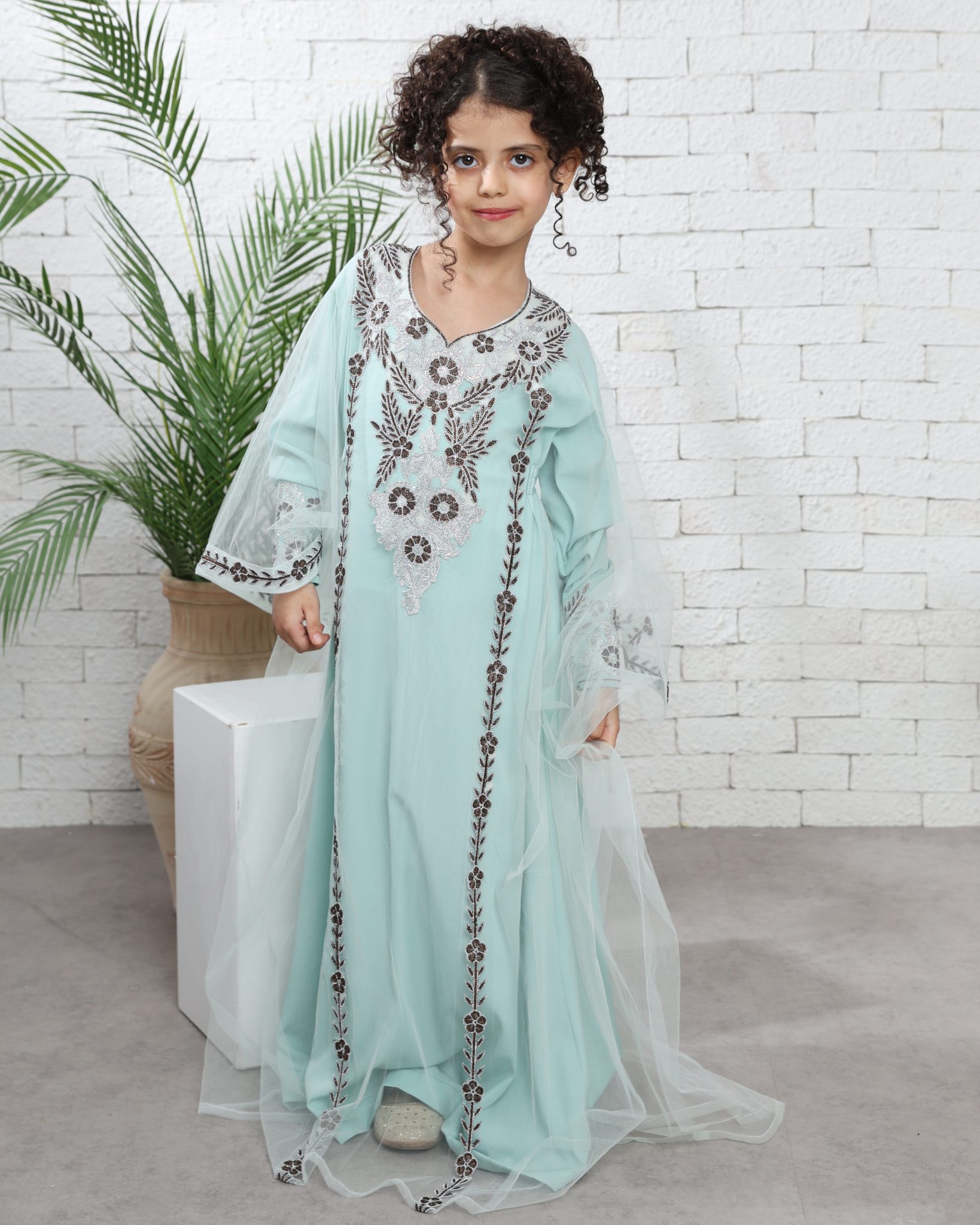 ثوب إمارتي فوقة نشل مطرز